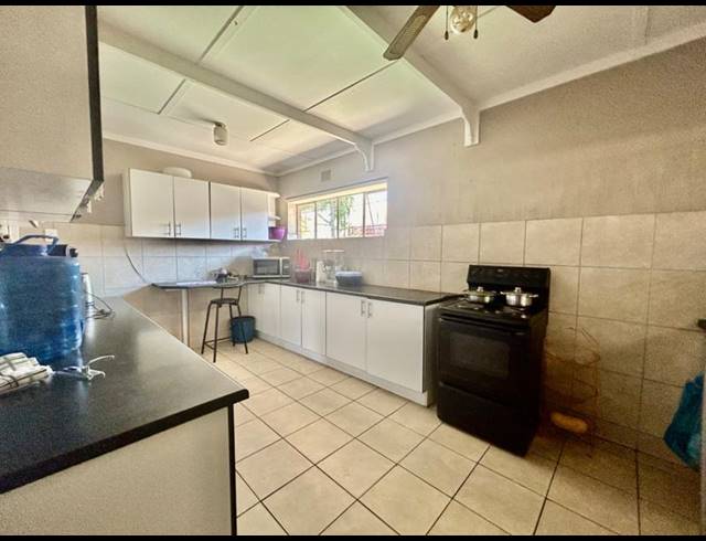 3 BEDROOM HOUSE FOR SALE IN VANDERBIJLPARK CE 2